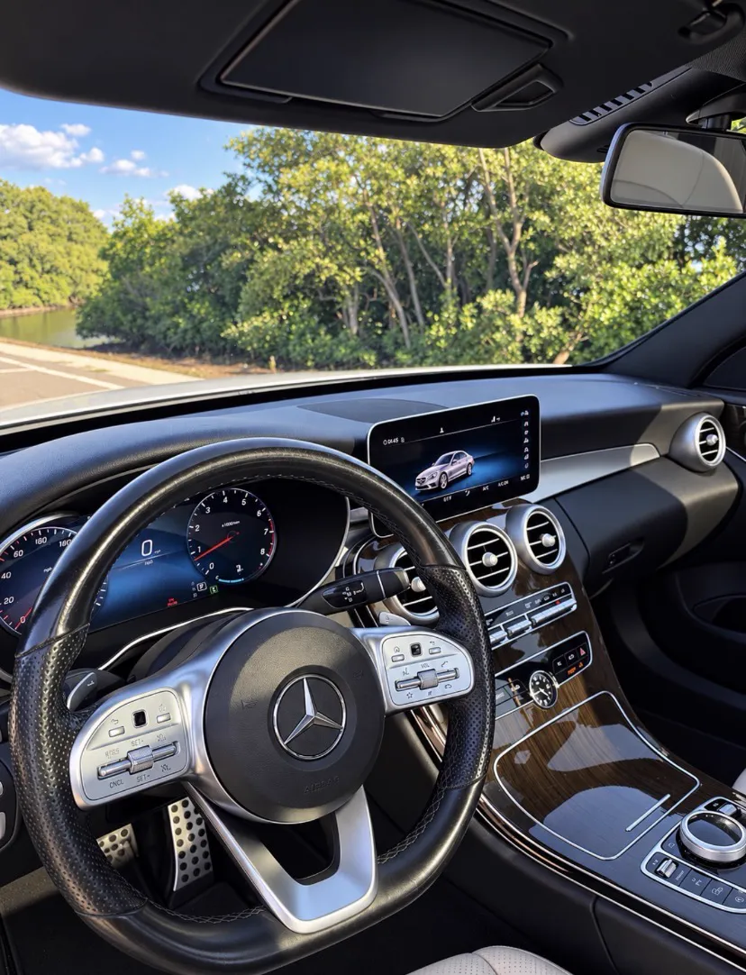 Mercedes-Benz C300 AMG Line thumbnail 4