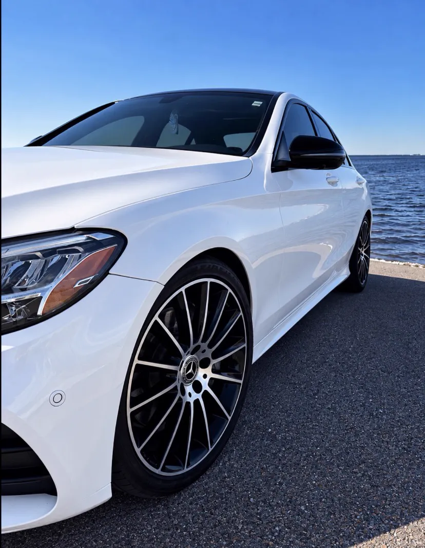 Mercedes-Benz C300 AMG Line thumbnail 2