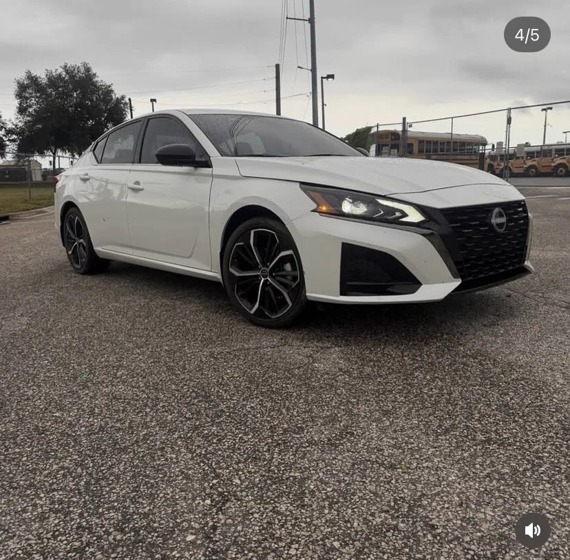 Nissan Altima SR thumbnail 2