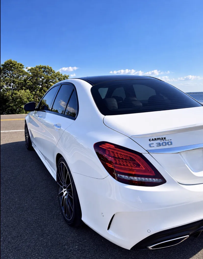 Mercedes-Benz C300 AMG Line thumbnail 3