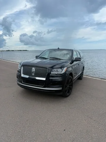 Lincoln Navigator L Premium thumbnail 2