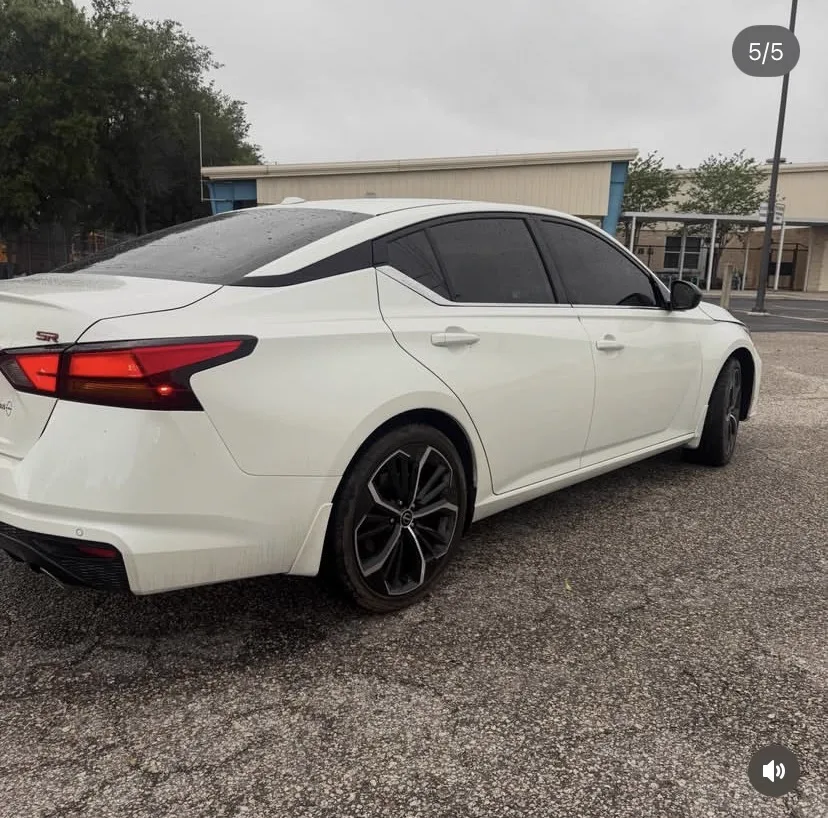 Nissan Altima SR thumbnail 3