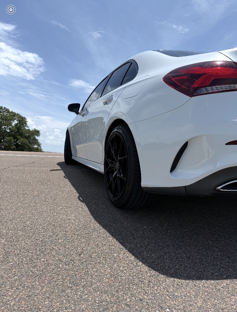Mercedes-Benz A220 AMG Line thumbnail 3